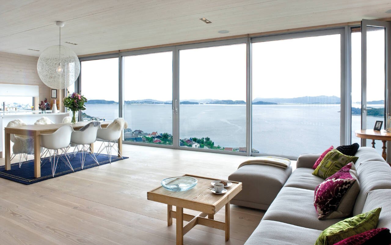 30-floor-to-ceiling-windows-flooding-interiors-with-natural-light-16